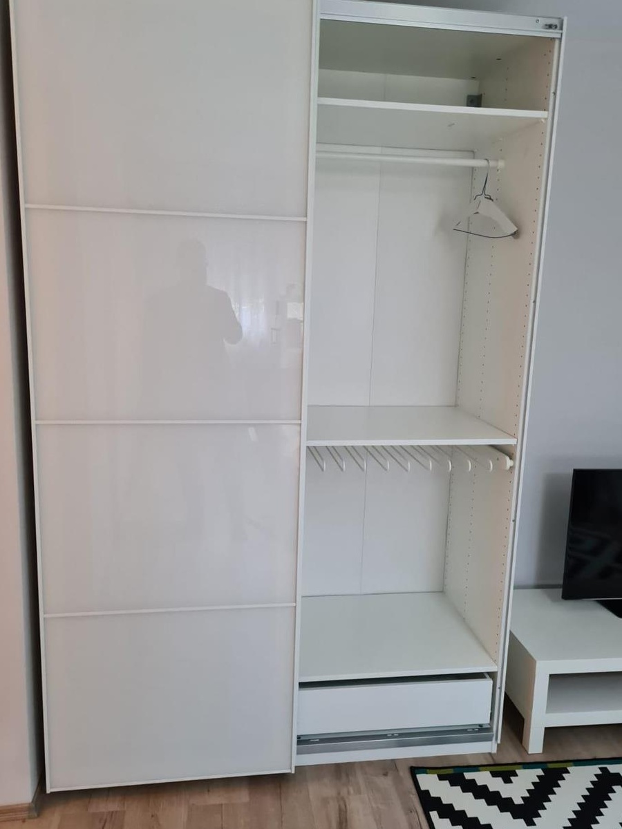 Ofer spre inchiriere garsoniera spatioasa, utilata si mobilata  in Baneasa