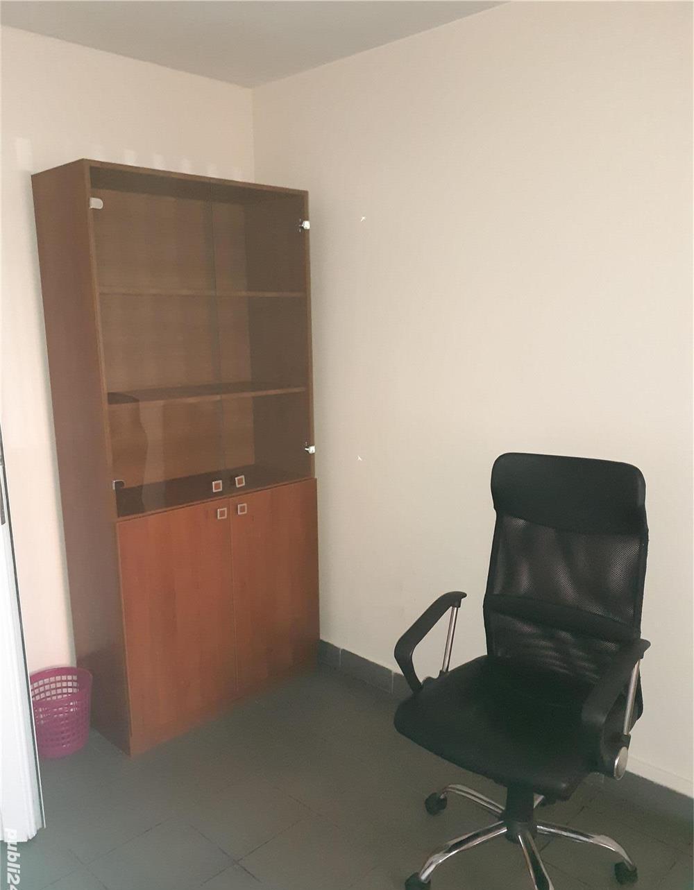 Ofer spre inchiriere spatiu central de 86 mp pentru birouri, spatii comerciale, prestari servicii.