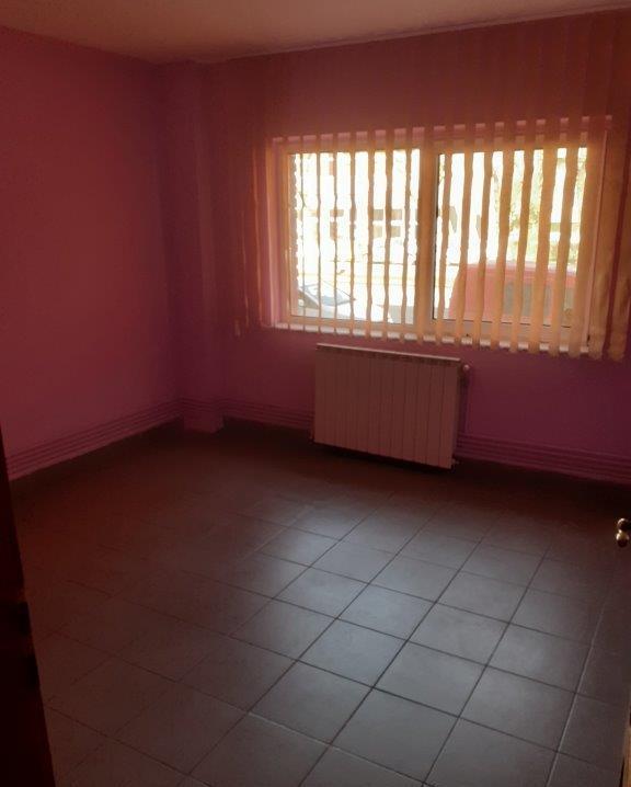 Ofer spre inchiriere spatiu central de 86 mp pentru birouri, spatii comerciale, prestari servicii.