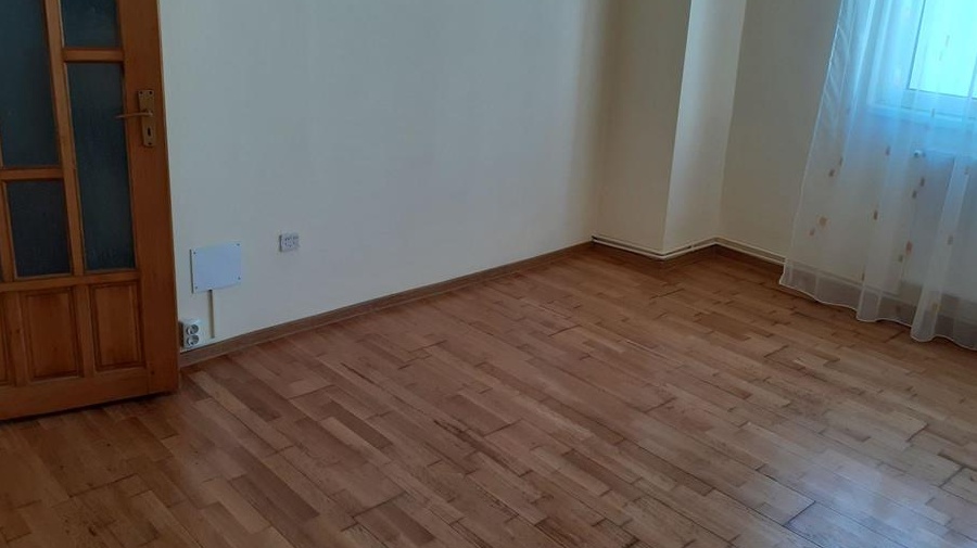 Ofer spre vanzare garsoniera decomandata, conf.1 in orasul Bistrita
