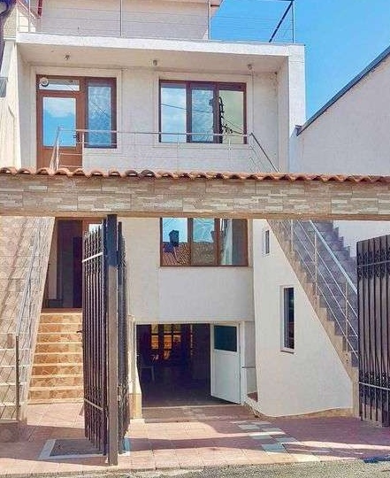 Oferta August Vila-Casa cu 3 Apartamente si Penthouse, Centru Navodari