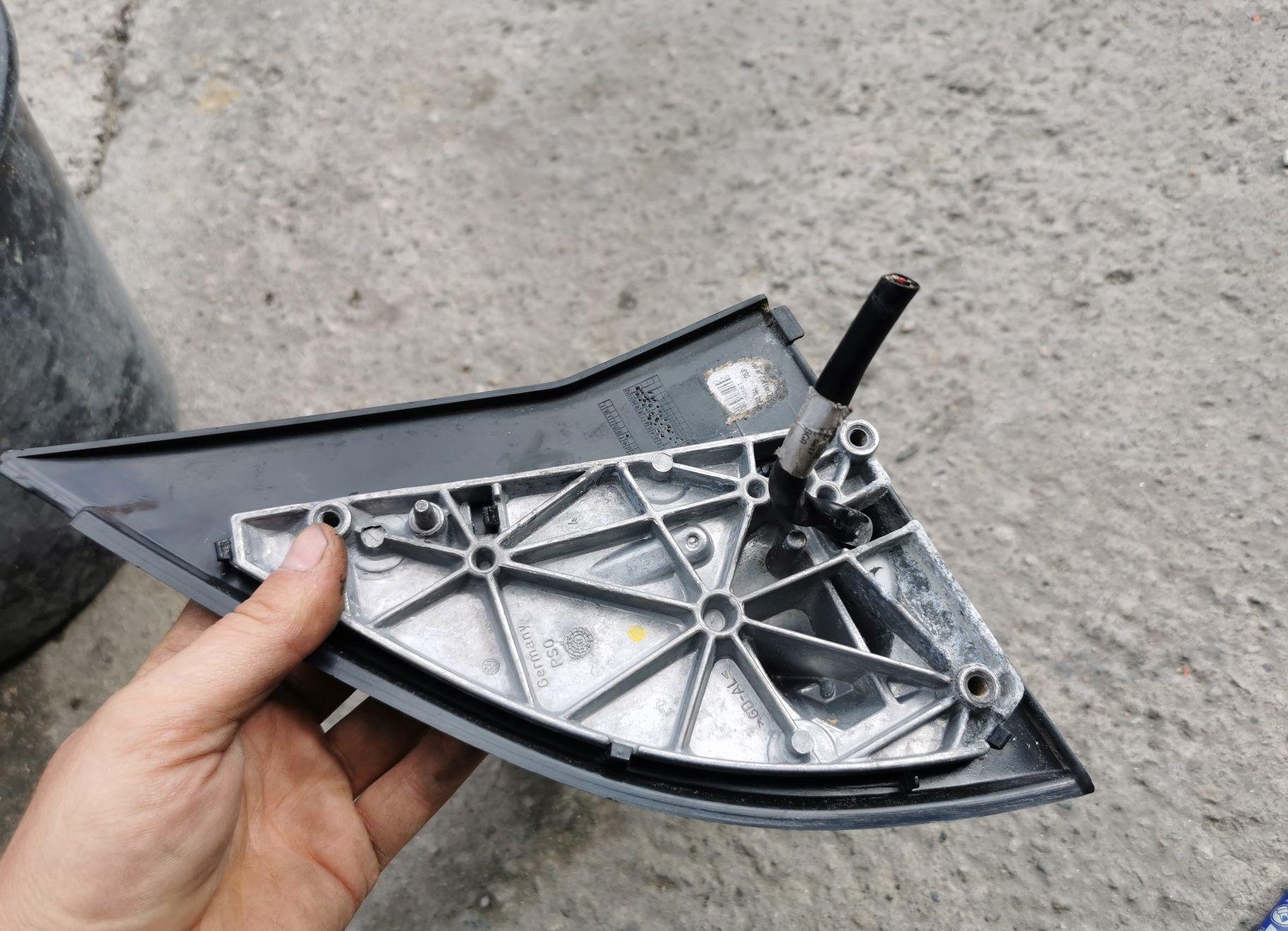 Oglindă dreapta electrica cu reglaj malsalier vw golf 5 hatchback 2007