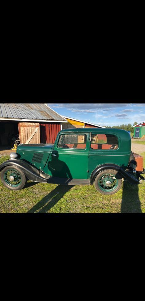 Oldtimer Ford junior model Y an fabricație 1932.