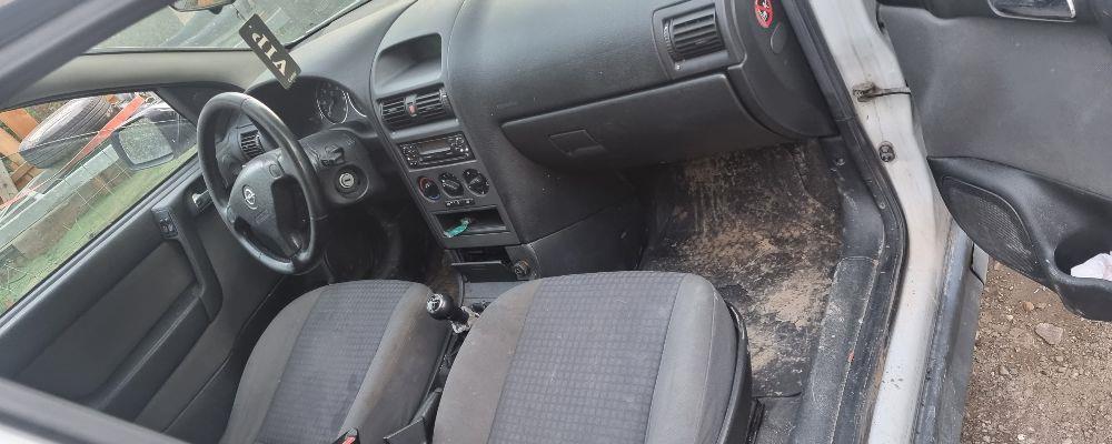 opel astra g fabricație 2003 diesel 1700cmc mici defecte