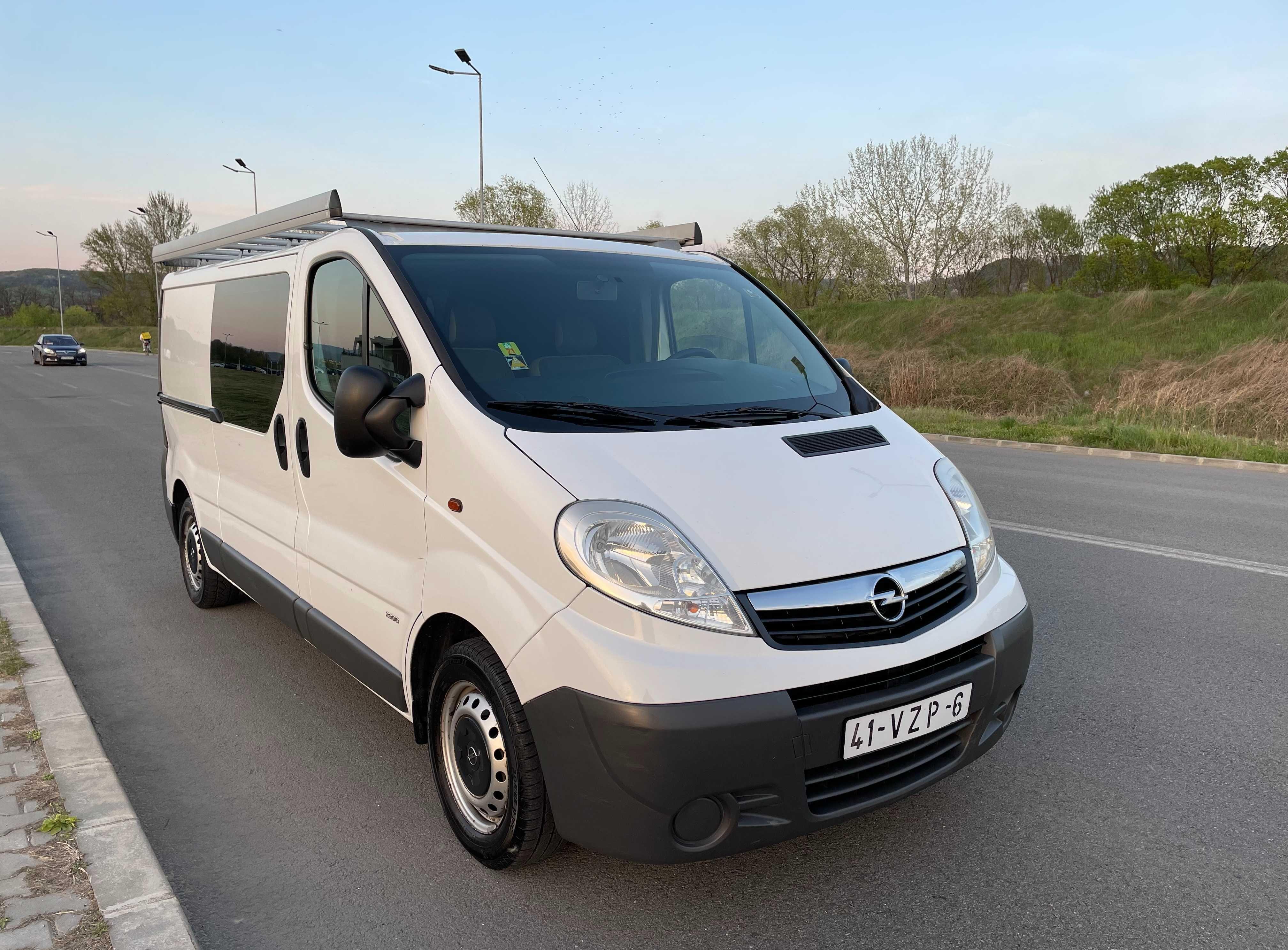 Opel Vivaro 6 Locuri si Marfa Modelul Lung 2.0 CDTI 114 CP