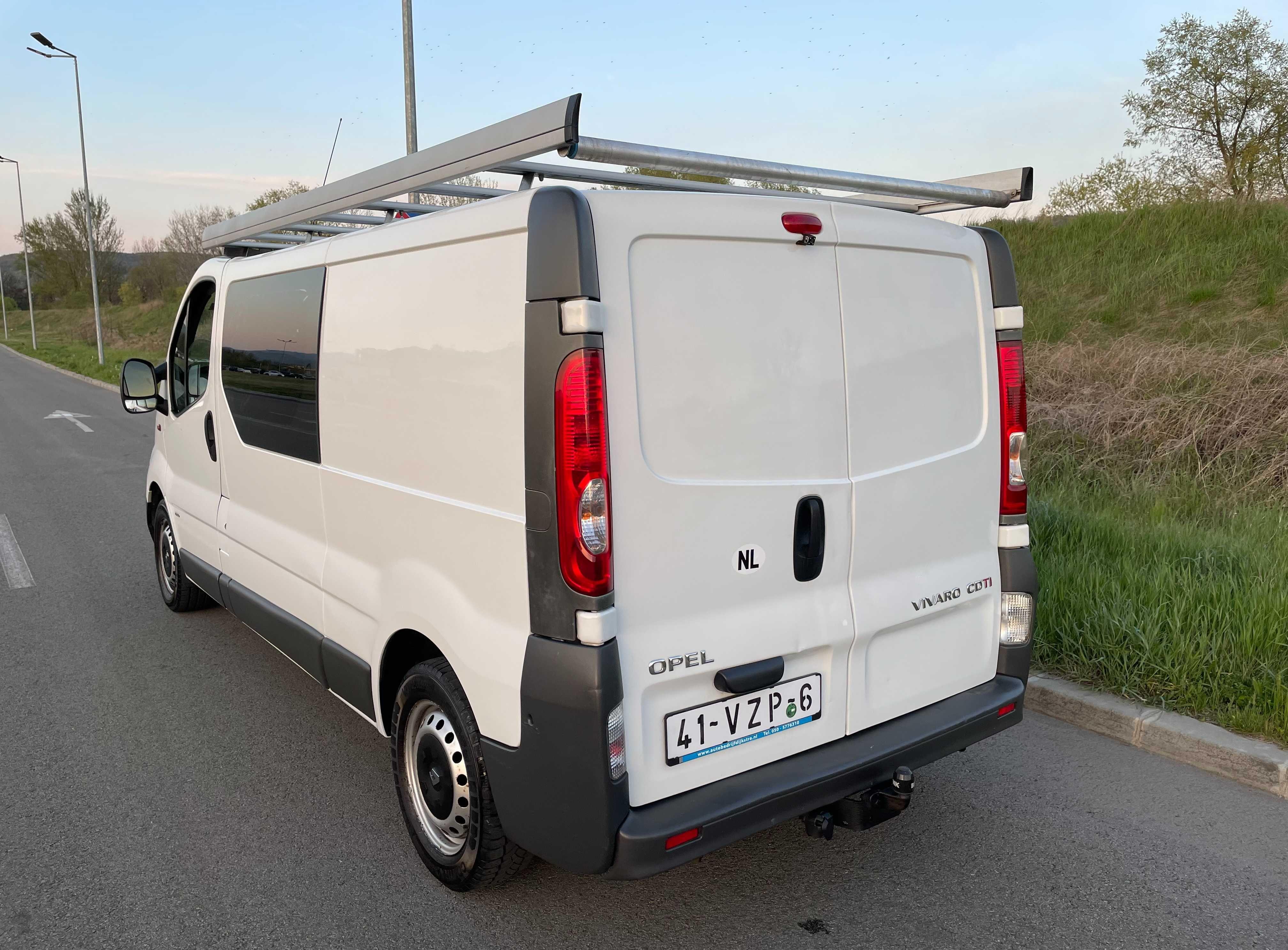 Opel Vivaro 6 Locuri si Marfa Modelul Lung 2.0 CDTI 114 CP