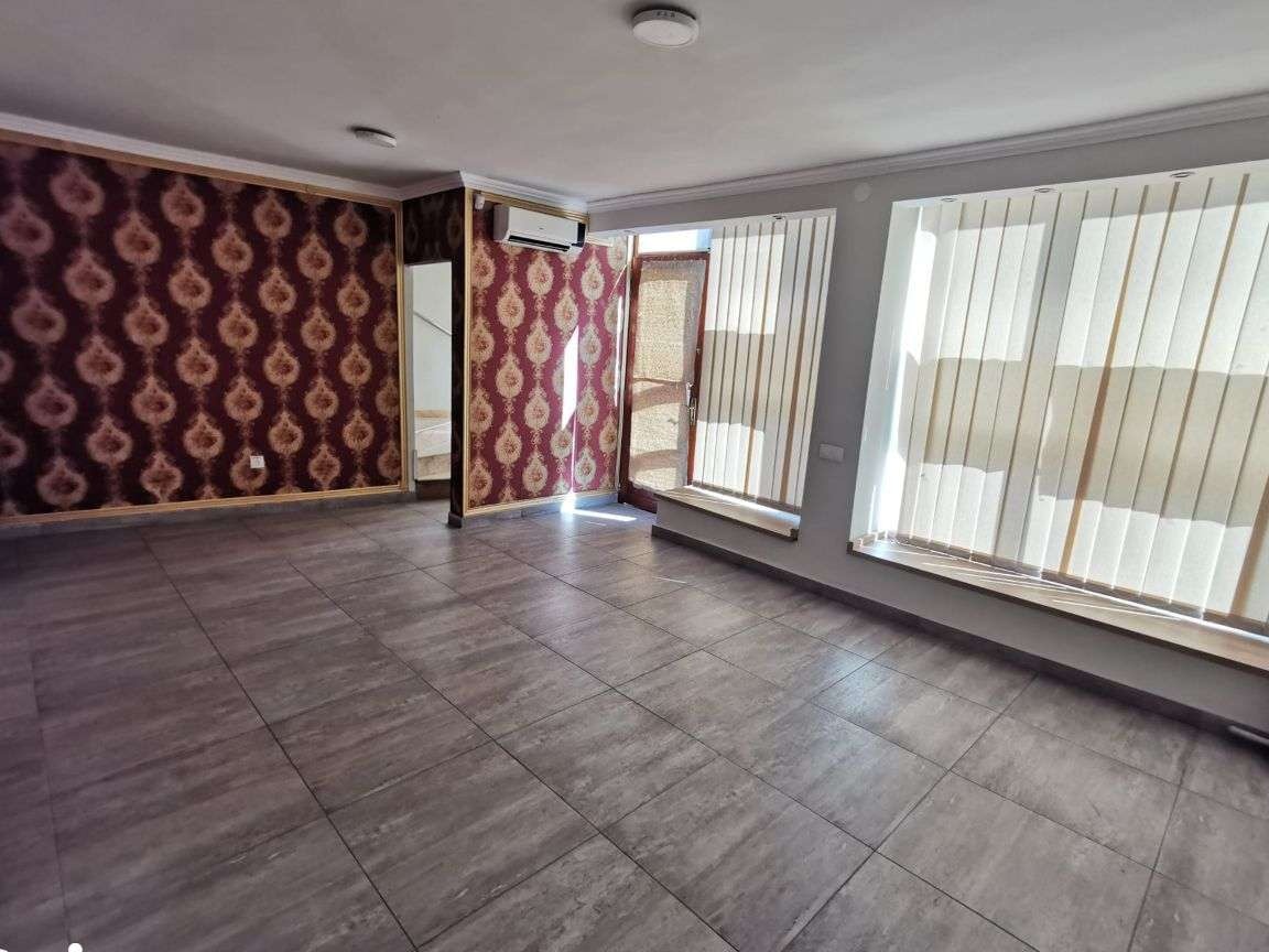 Oportunitate! De inchiriat spatiu comercial cu vitrina, zona centrala