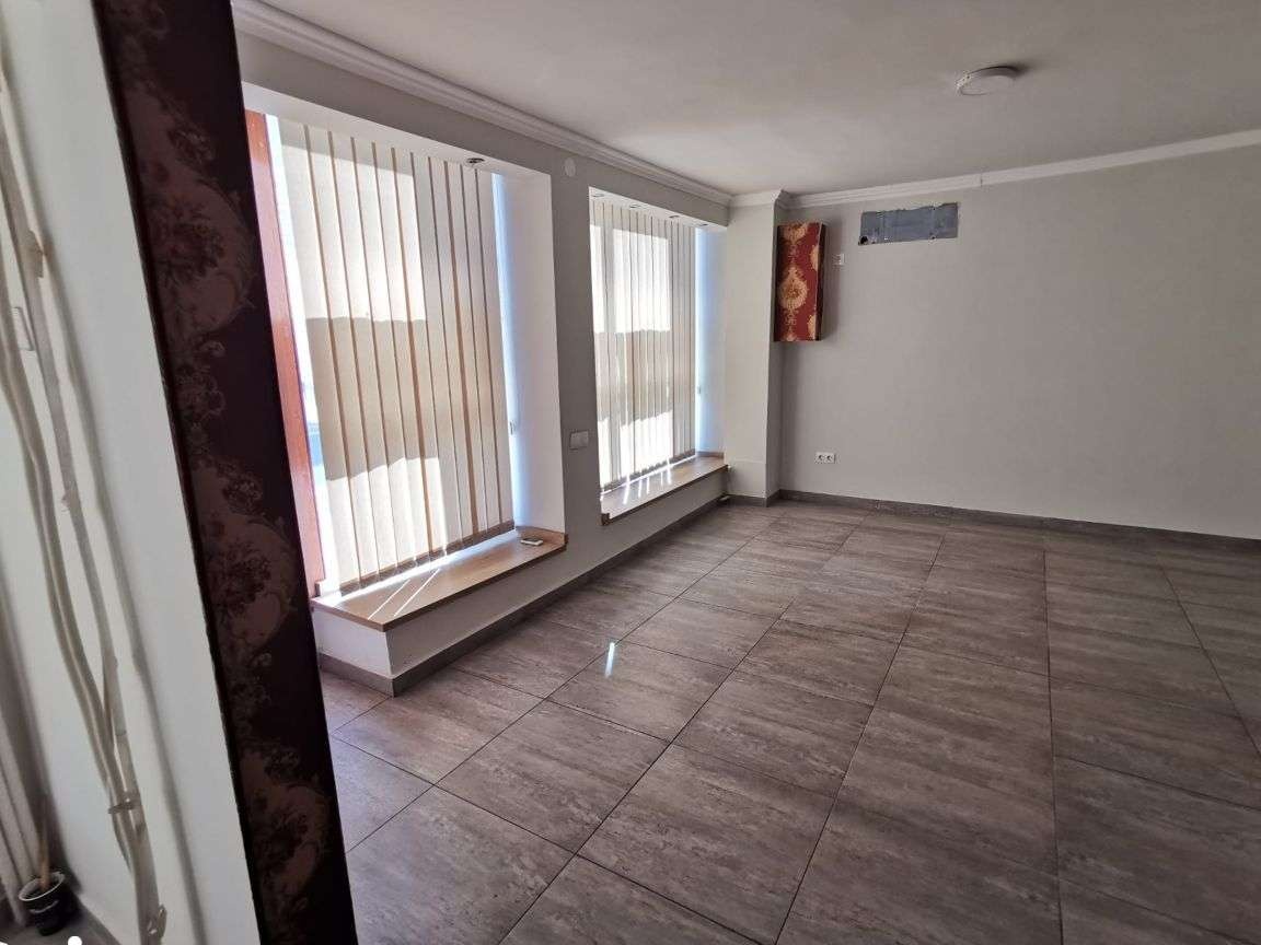 Oportunitate! De inchiriat spatiu comercial cu vitrina, zona centrala