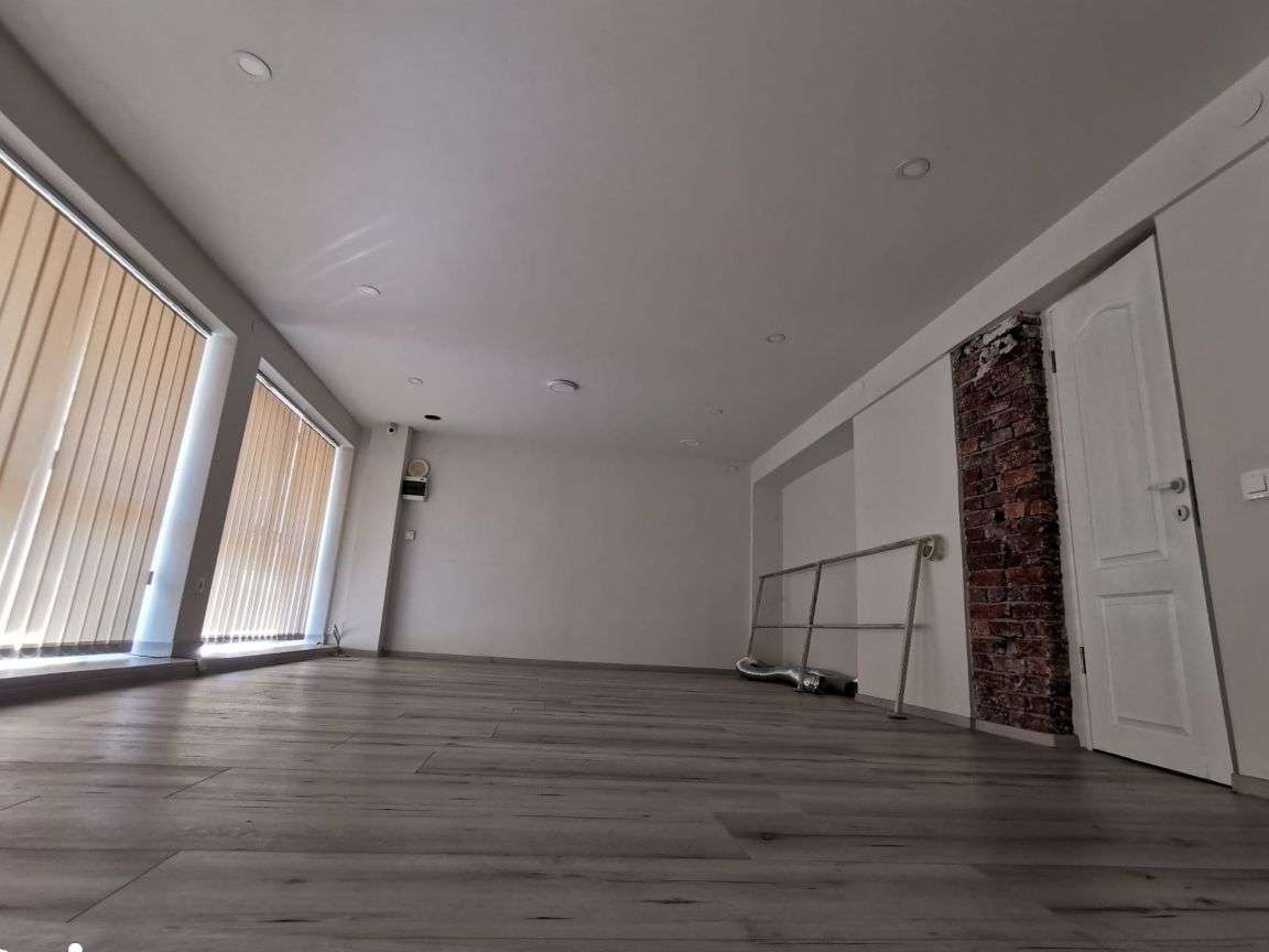 Oportunitate! De inchiriat spatiu comercial cu vitrina, zona centrala