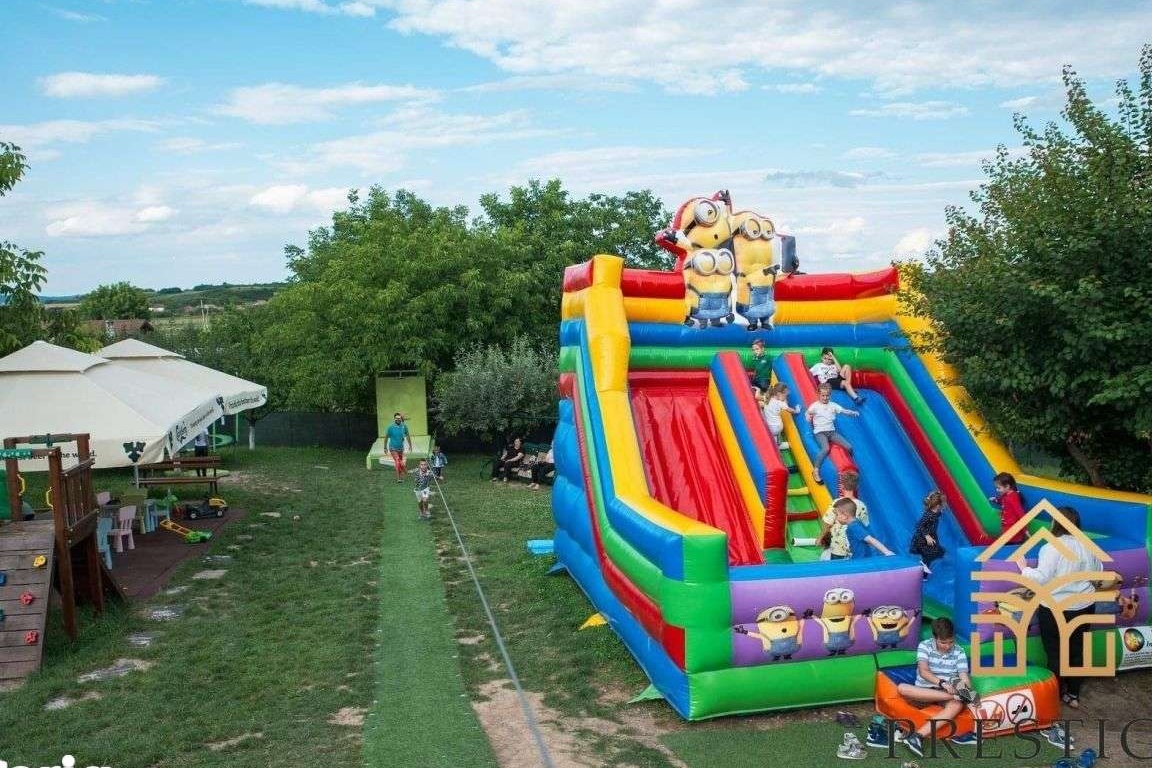 Oportunitate de investitie!Domeniu comercial de vanzare in Sanmartin