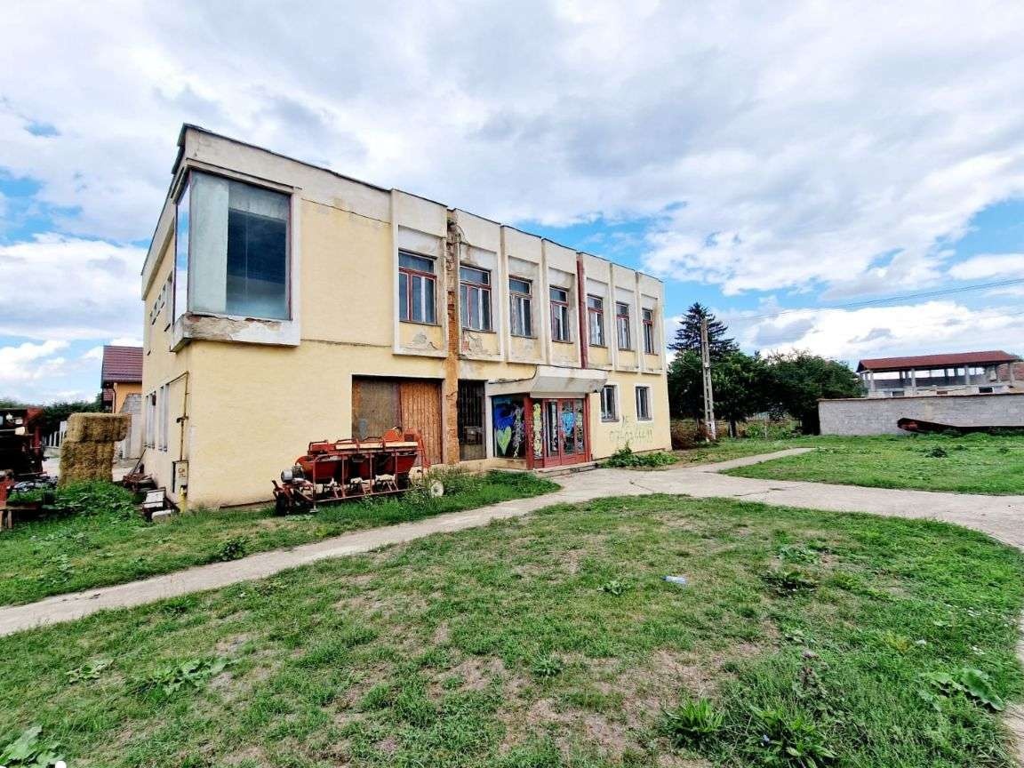 Oportunitate investitie, fosta cantina cu teren in Halchiu
