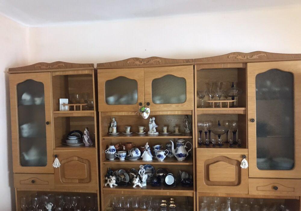 Pachet promo reducere Vitrina living lemn masiv+Canapea extensibila