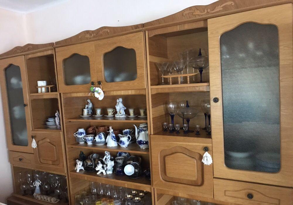 Pachet promo reducere Vitrina living lemn masiv+Canapea extensibila