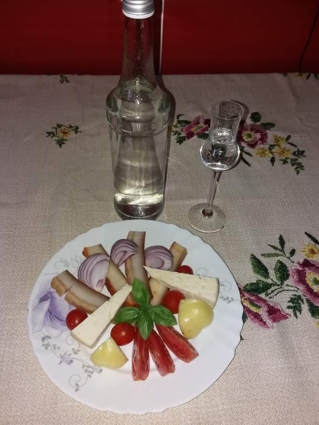 Pălincă de caise