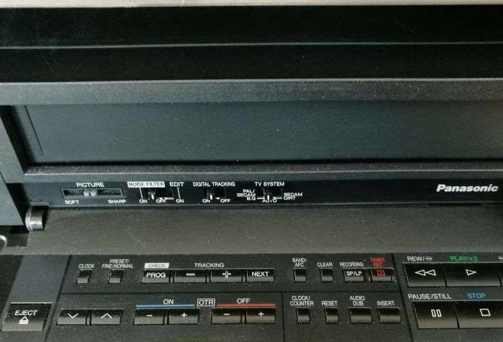 Panasonic J 35 HQ -  legendarul recorder video cu 4 capete și insert dubbing