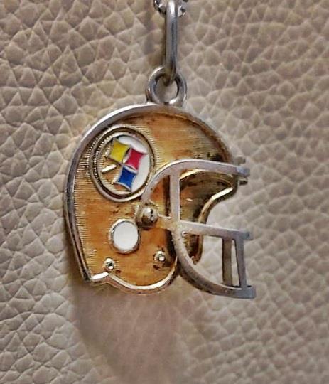 Pandantiv logo NFL de colectie an 1984 din argint aurit