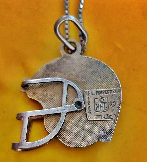 Pandantiv logo NFL de colectie an 1984 din argint aurit