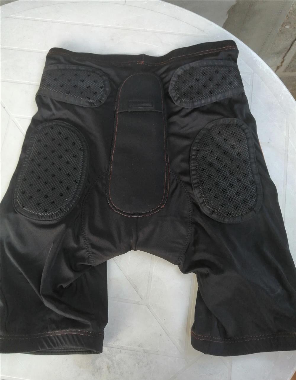 Pantaloni ciclism