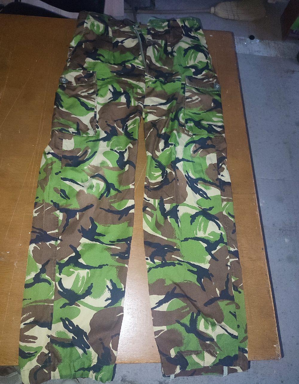 Pantaloni de camuflaj impermeabili