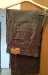 Pantaloni diferite modele la super oferta
