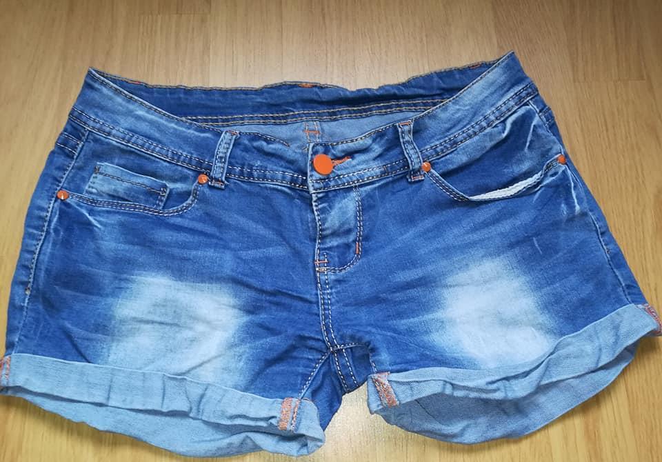 Pantaloni scurti