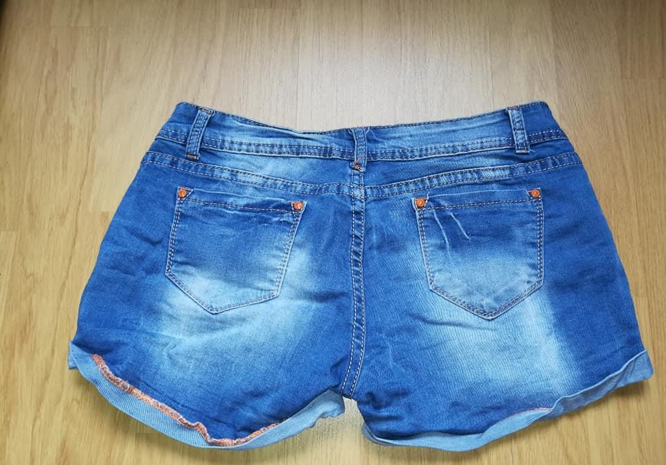 Pantaloni scurti