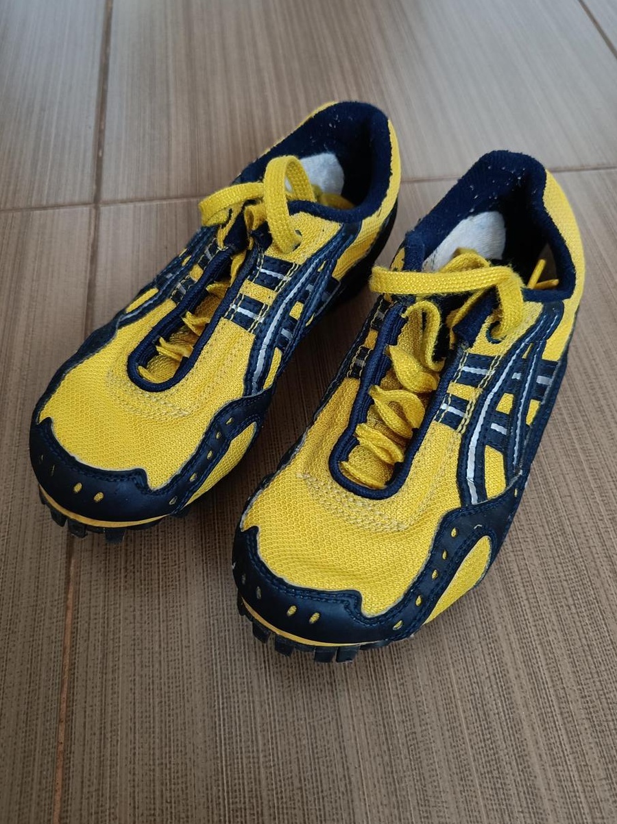 Pantofi alergare ASICS marimea 33