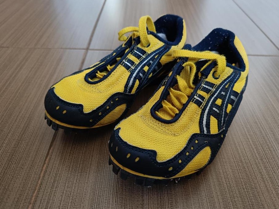 Pantofi alergare ASICS marimea 33