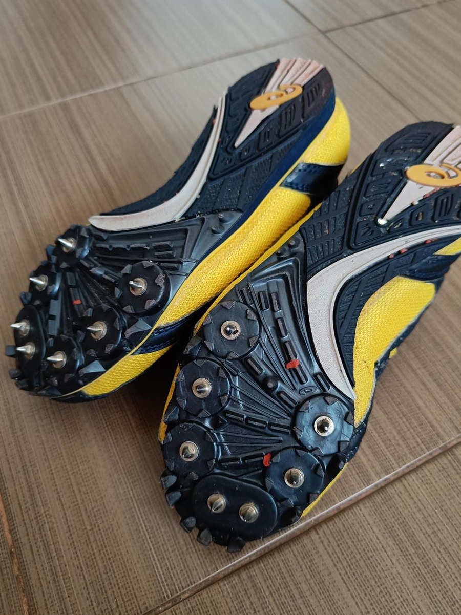 Pantofi alergare ASICS marimea 33