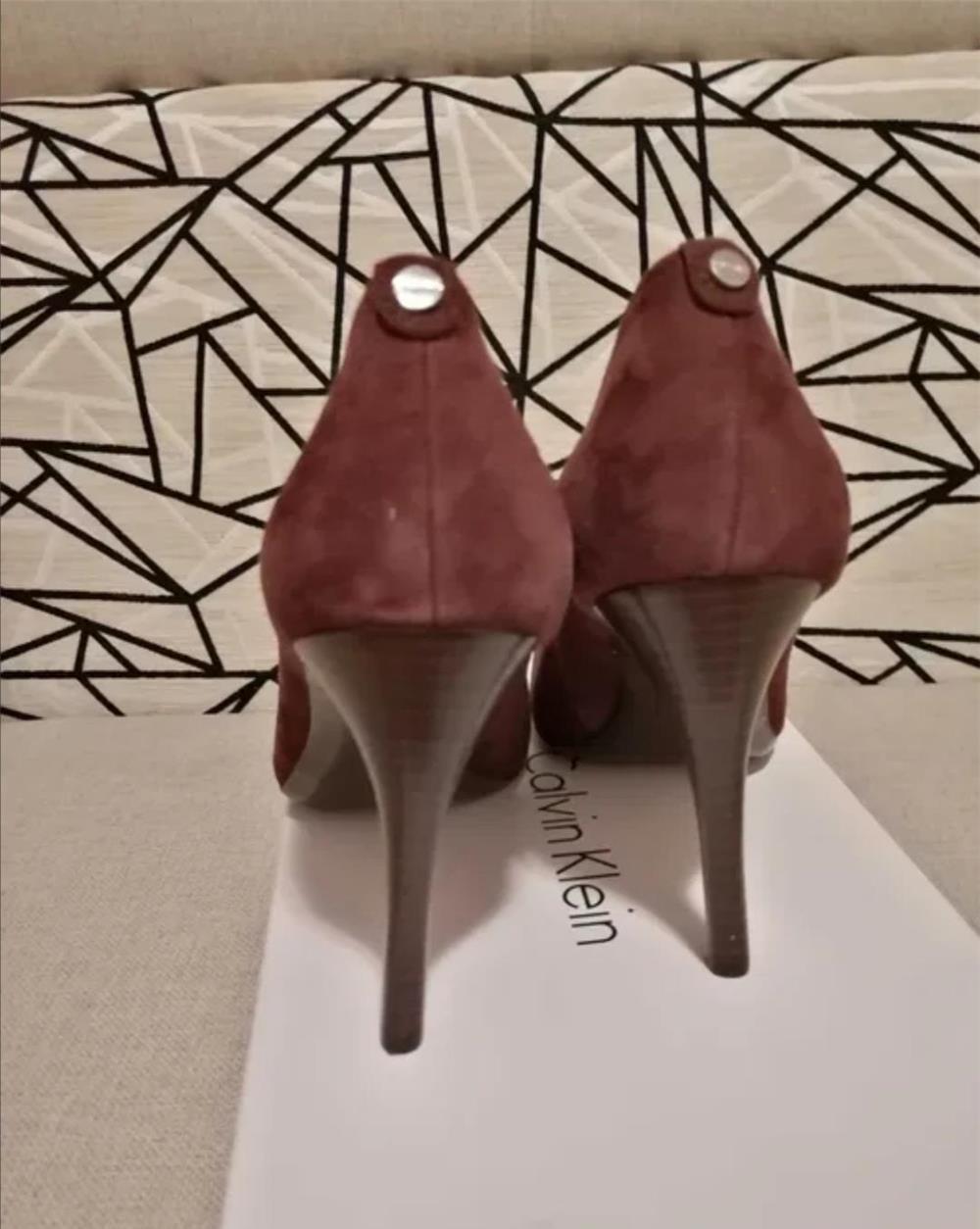 Pantofi Calvin Klein, piele întoarsă marimea 39,