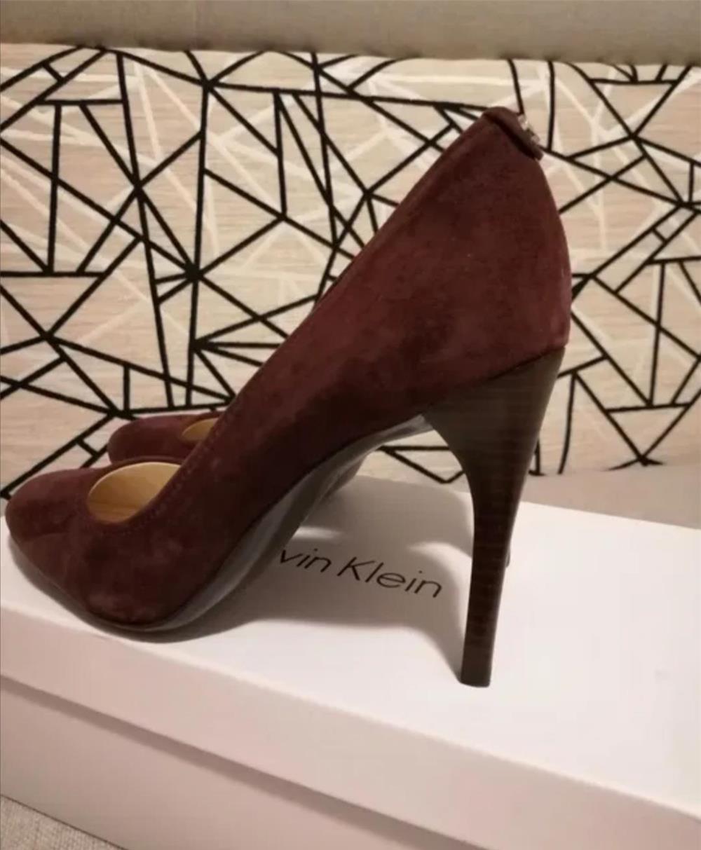 Pantofi Calvin Klein, piele întoarsă marimea 39,
