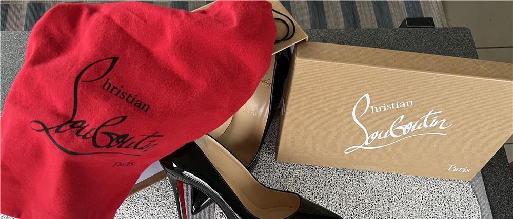 Pantofi Louboutin 39