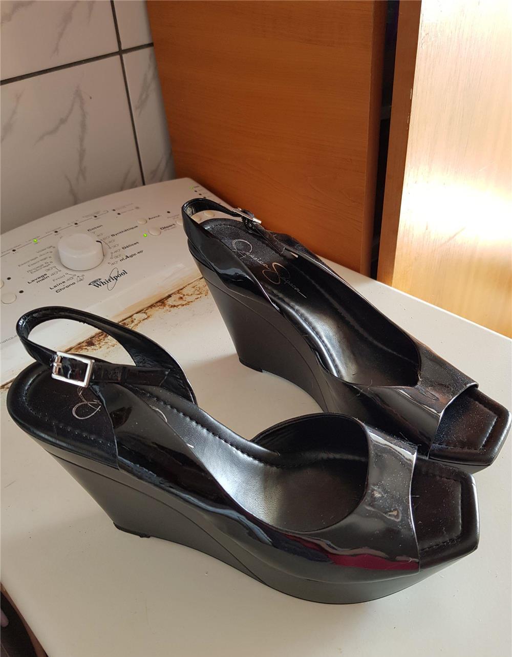 Pantofi noi
