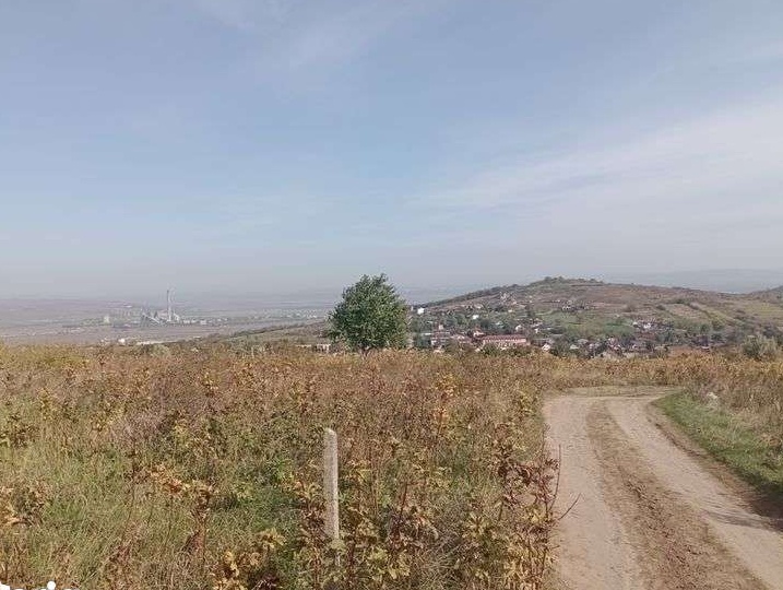 Parcele teren intravilan - vizavi de Primaria Tomesti