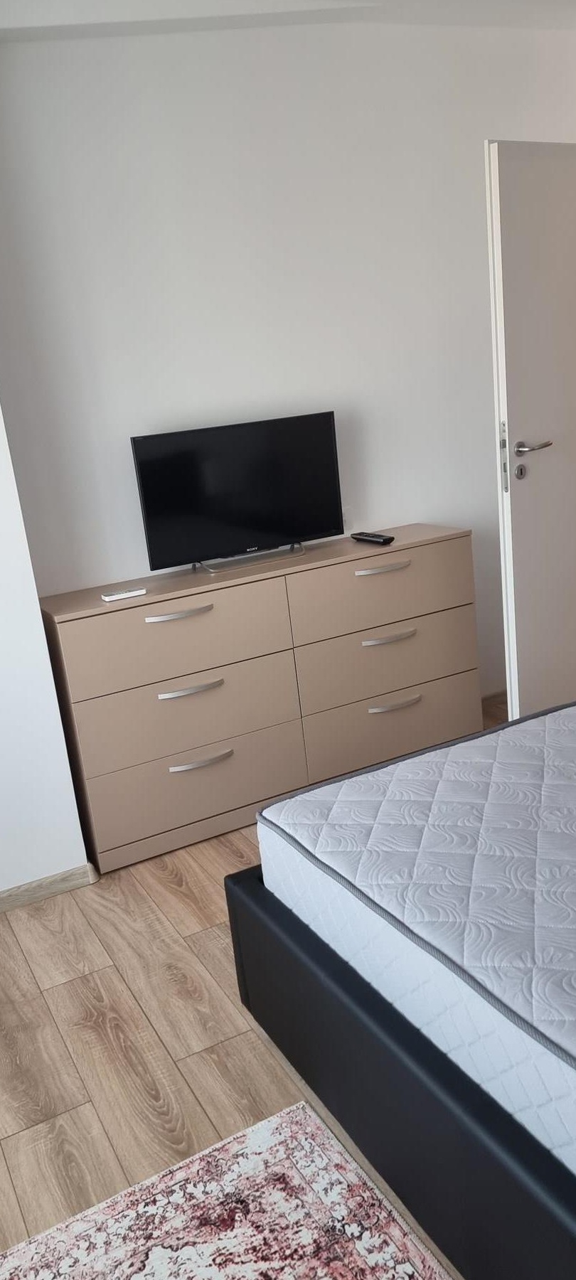 Particular inchiriez apartament 2 camere ultracentral LUX Full utilat si mobilat
