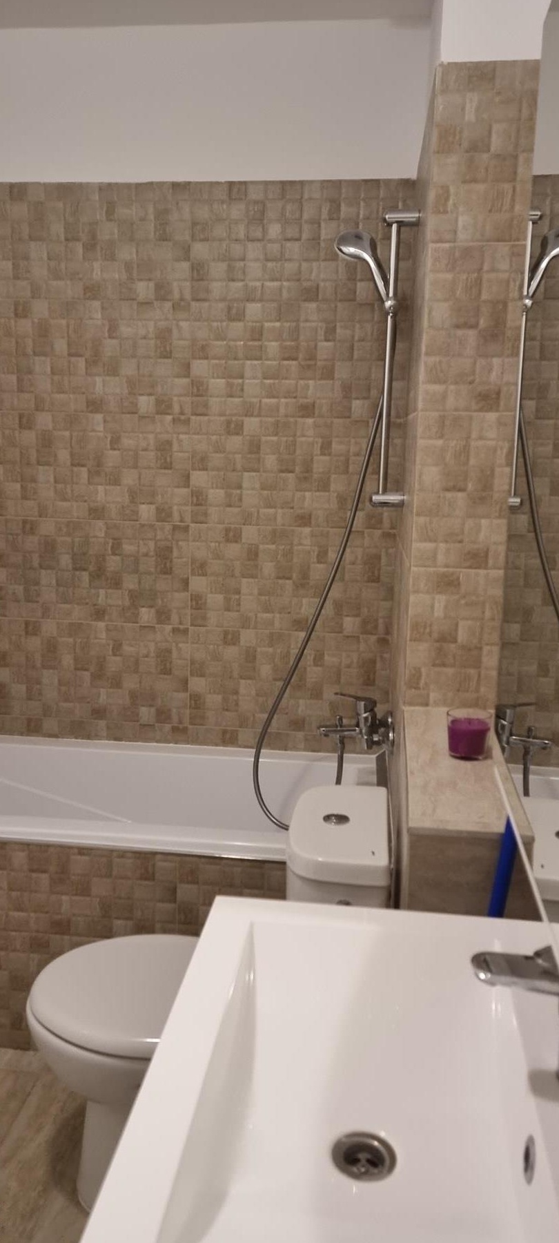 Particular inchiriez apartament 2 camere ultracentral LUX Full utilat si mobilat