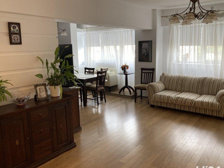 PARTICULAR ofer spre închiriere APARTAMENT 3 camere deosebit, vis-a-vis de CS