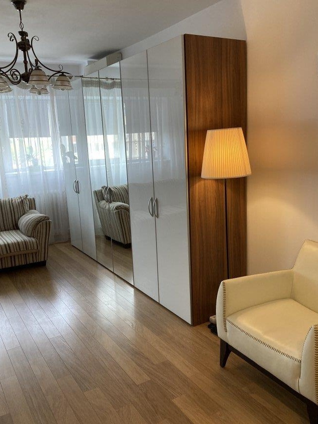 PARTICULAR ofer spre închiriere APARTAMENT 3 camere deosebit, vis-a-vis de CS