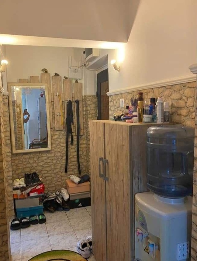 particular vând ap3 camere zona rahova