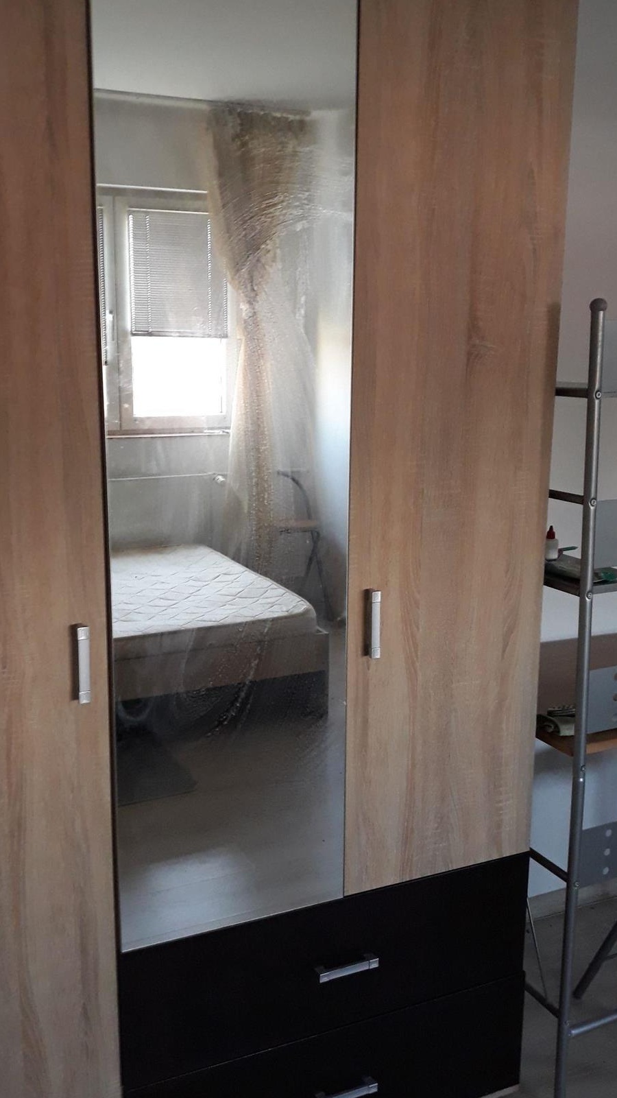 Particular,vând garsonieră, 20mp,renovată,mobilată,aer conditionat,stradal.Tef .Preț 29000