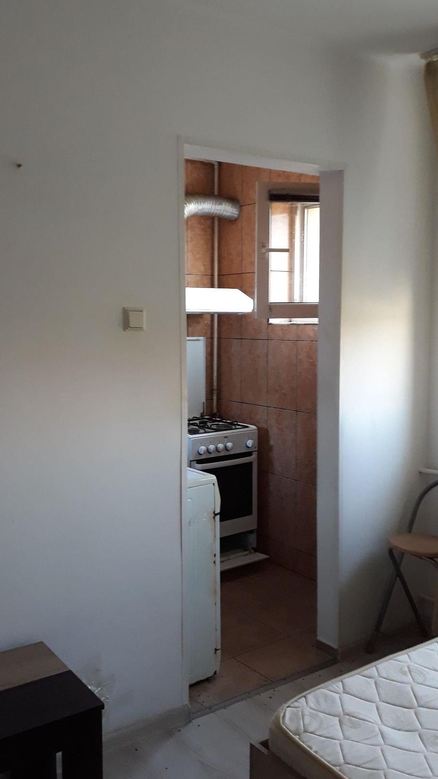 Particular,vând garsonieră, 20mp,renovată,mobilată,aer conditionat,stradal.Tef .Preț 29000