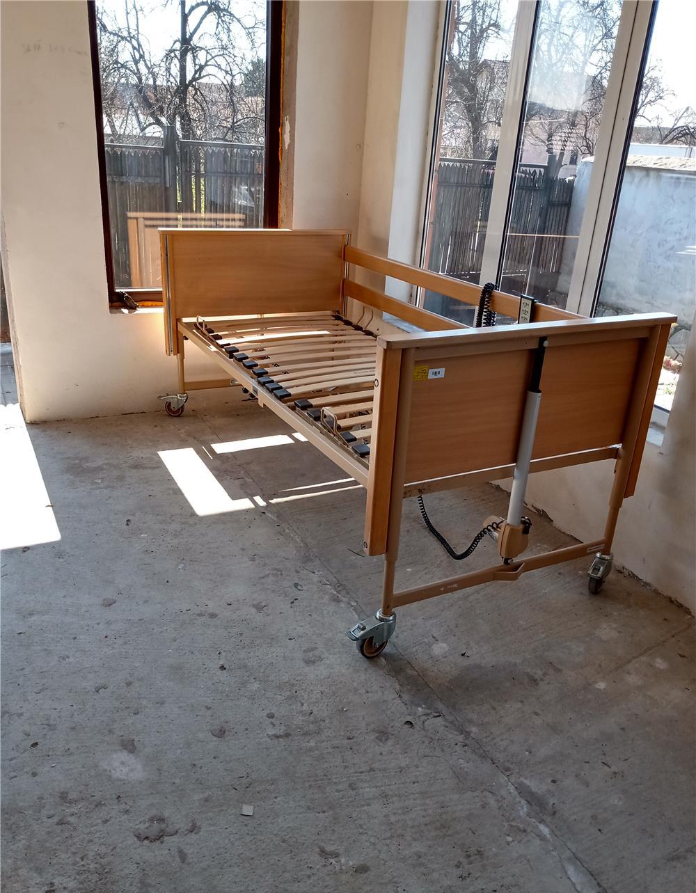 Pat medical electric de spital cu telecomanda