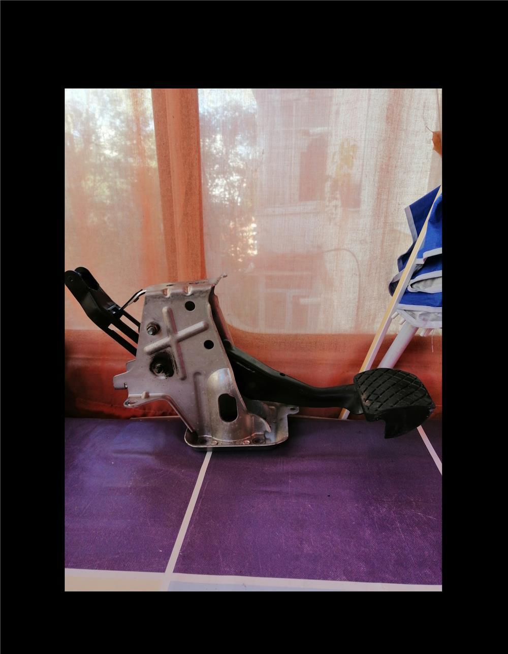 Pedala frana cutie viteze automata