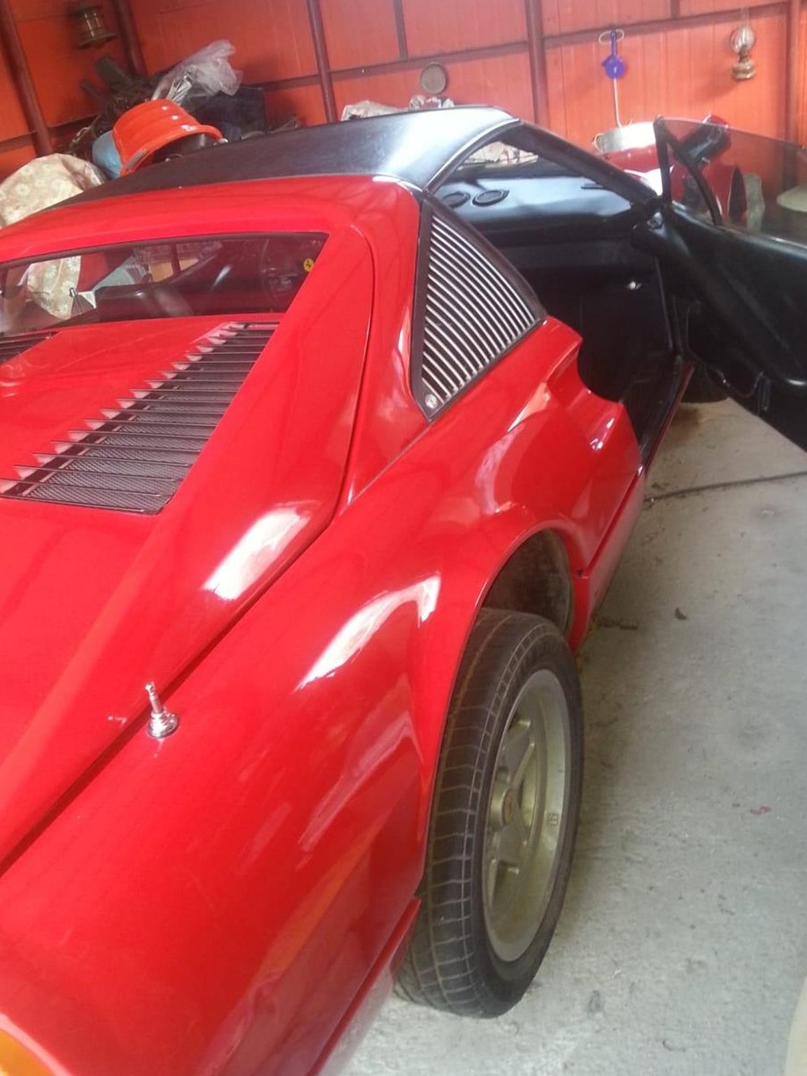 Pentru o proprietate offer un Ferrari deosebit
