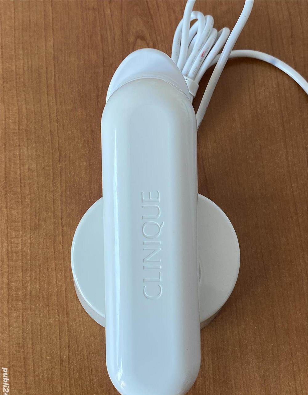 Perie CLINIQUE Sonic System pentru curatatrea tenului