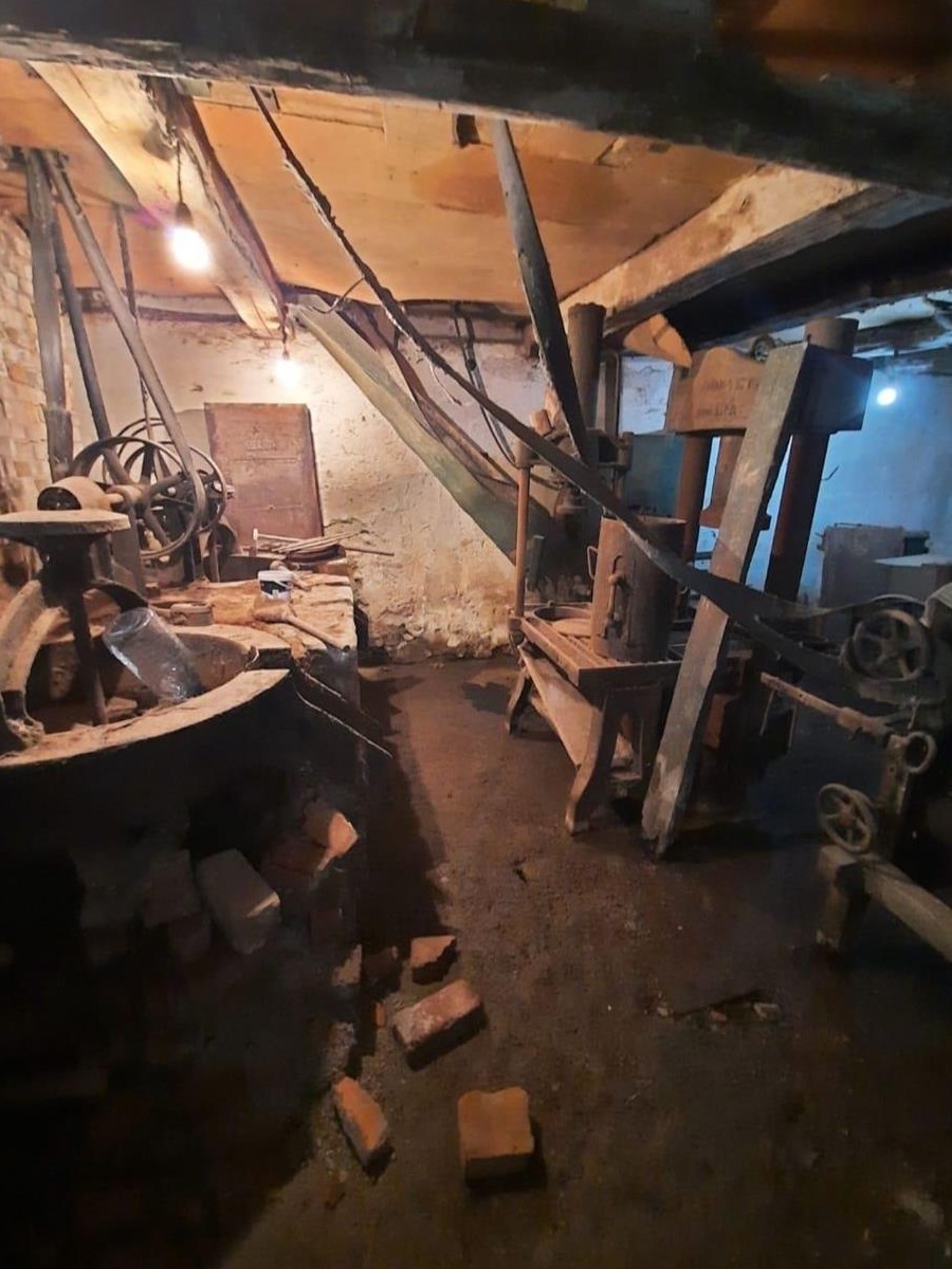 Pers.fizica Vând Afacere Fabrică de ulei florea soarelui și dovleac