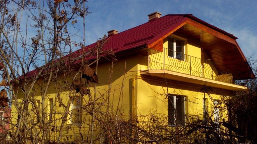 Persoan fizica dau in chirie mansarda casa pt birouri, central