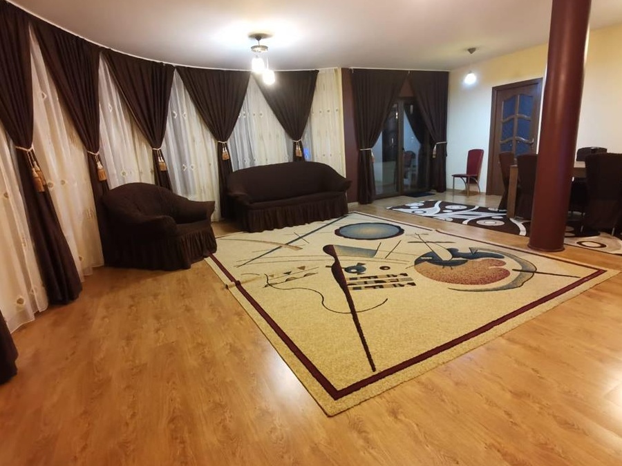 Persoana fizica inchiriez ap in vila duplex zona Popas Pacurari Iasi