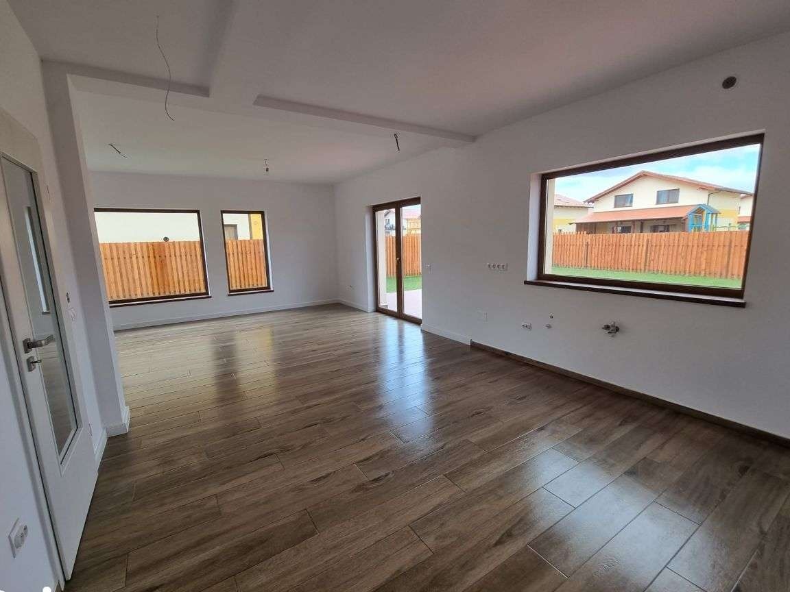 Persoana fizica vand casa la cheie, constructie noua, intabulata.