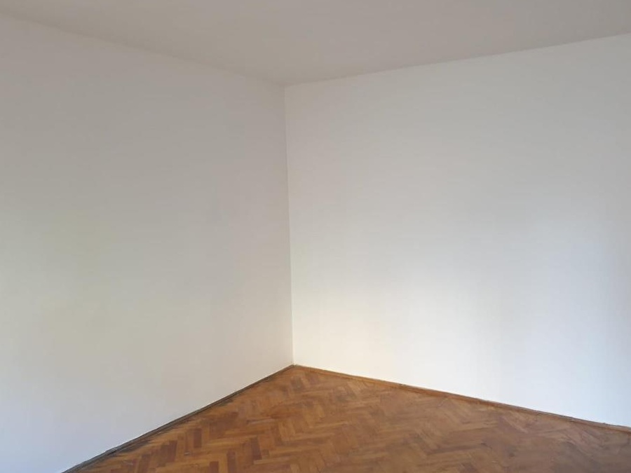 Persoana fizica,vând apartament cu 1 camera,parter, zona Sagului